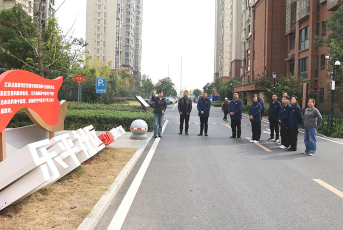 安徽大洋黨支部參觀(guān)樂(lè)平社區(qū)紅廉文化廣場(chǎng)